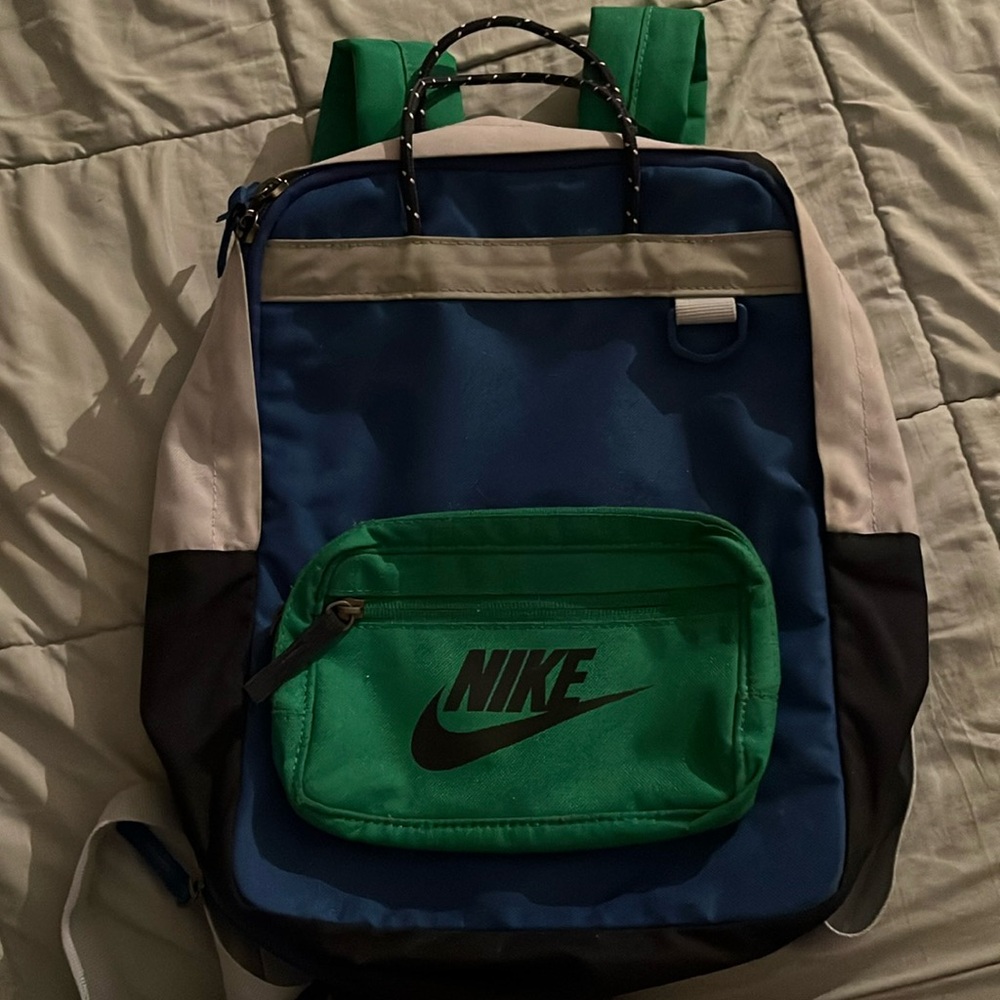 Nike tanjun mini backpack.